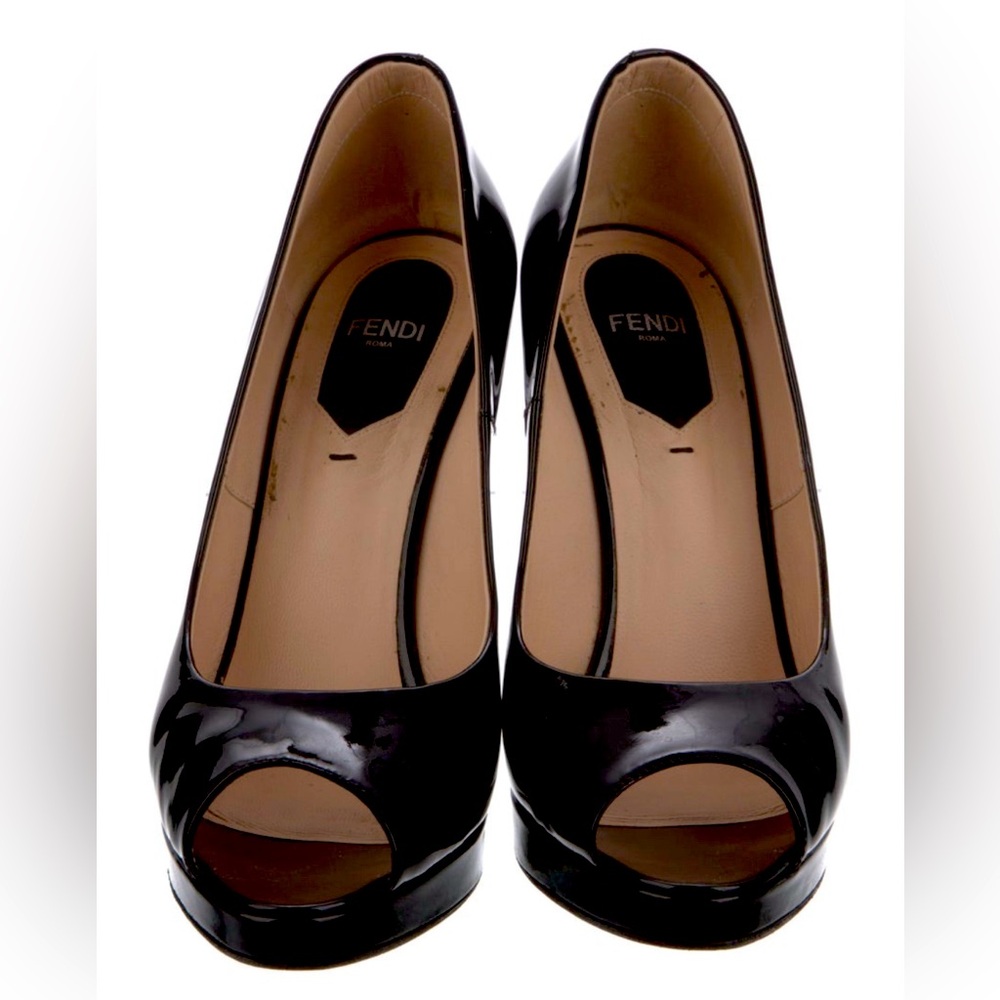 Fendi
Patent Leather Pumps
Size: US9.5, IT39.5